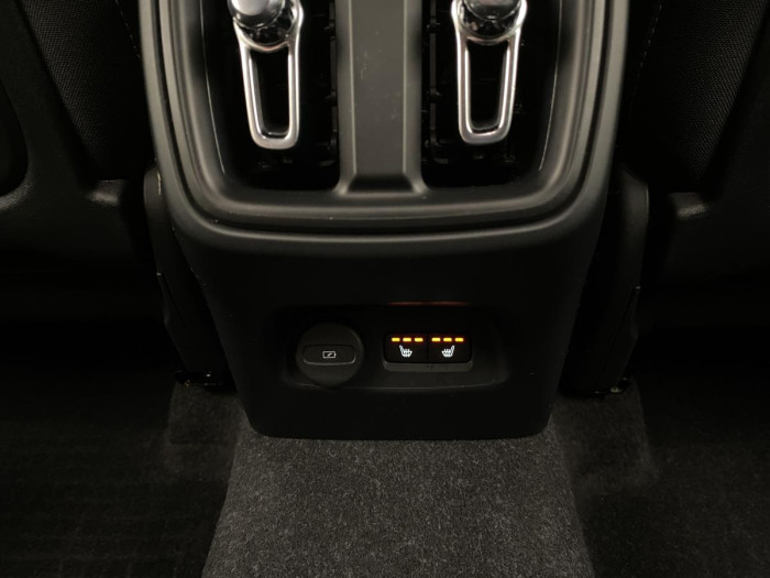 Volvo XC40 B4 MOMENTUM AUT REZERVACE 2.0 Momentum