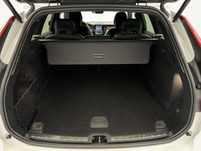 Volvo XC60 B4 PLUS DARK AUT 1.maj.