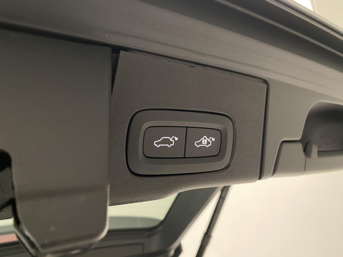 Volvo XC60 B5 AWD PLUS DARK AUT CZ 1.maj