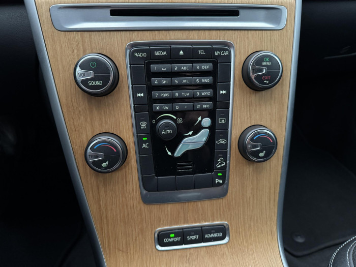 Volvo XC60 3.2 AWD MOMENTUM CZ AUT 3.2 Momentum