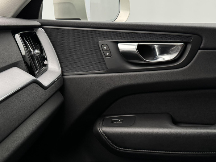 Volvo XC60 B4 MOMENTUM PRO AUT CZ 2.0 Momentum