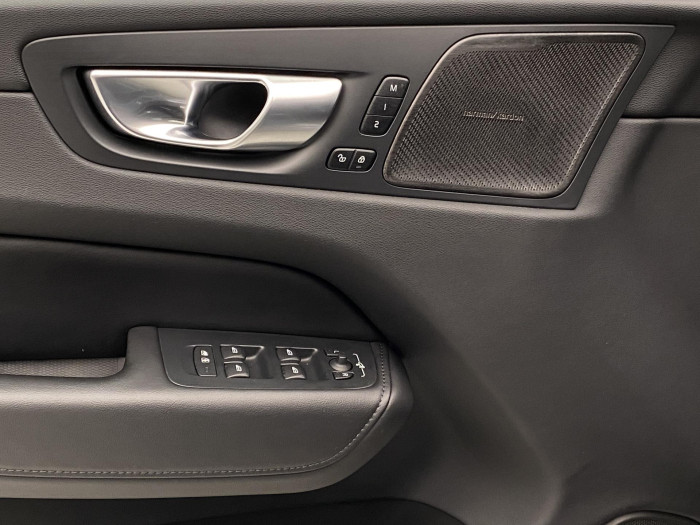 Volvo XC60 B4 AWD DARK PLUS AUT