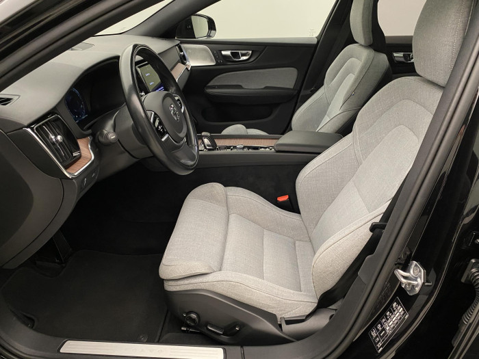 Volvo V60 CC B5 AWD MOMENTUM REZERVACE 2.0 CC CC Momentum