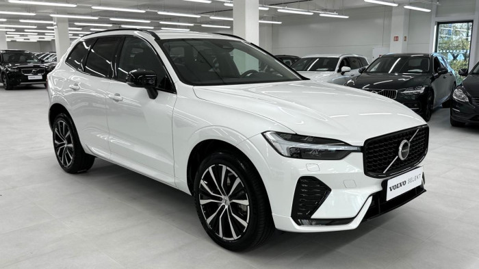 Volvo XC60 B4 AWD PLUS DARK REZERVACE 2.0 Plus