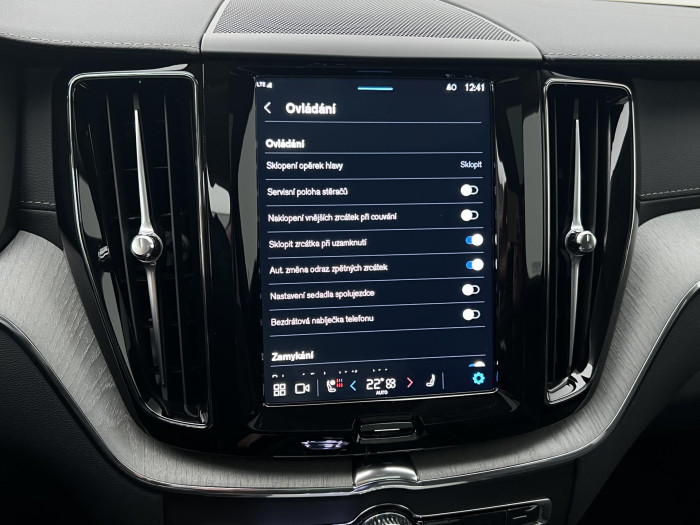 Volvo XC60 T6 AWD RECHARGE ULTRA DARK CZ