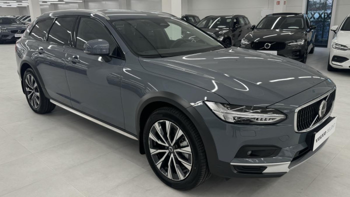 Volvo V90 CROSS COUNTRY B4 AWD REZERVACE