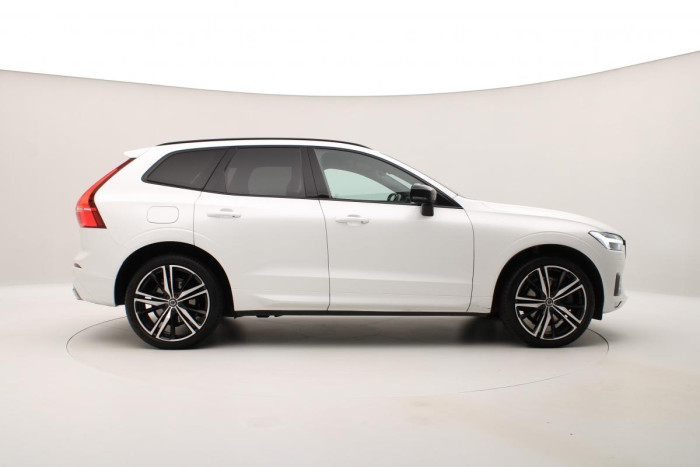 Volvo XC60 B5 AWD R-DESIGN REZERVACE