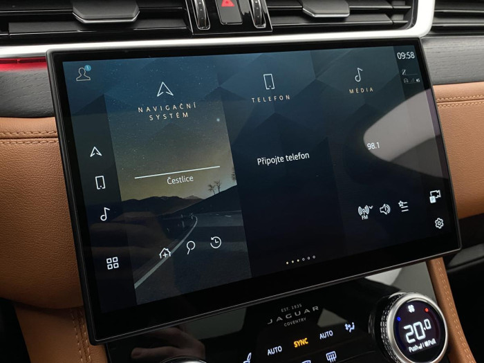 Jaguar F-Pace D200 R-DYNAMIC REZERVACE 2.0 d Dynamic