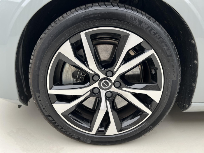 Volvo S60 B5 AWD ULTIMATE DARK AUT 1.maj