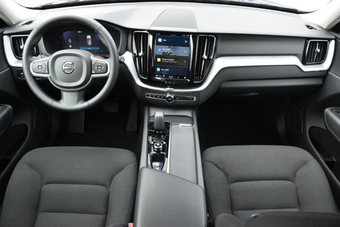 Volvo XC60 B4 AWD MOMENTUM REZERVACE 2.0 Momentum