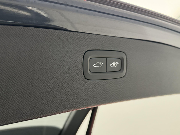 Volvo XC90 B5 AWD INSCRIPTION REZERVACE