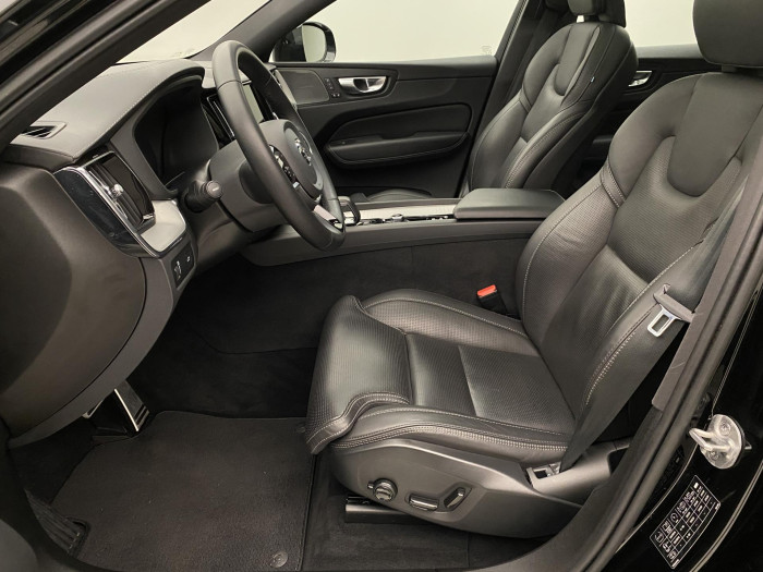 Volvo XC60 B5 AWD R-DESIGN AUT