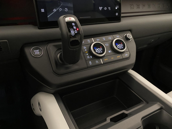 Land Rover Defender 110 D300 X-D HSE REZERVACE 3.0 d d