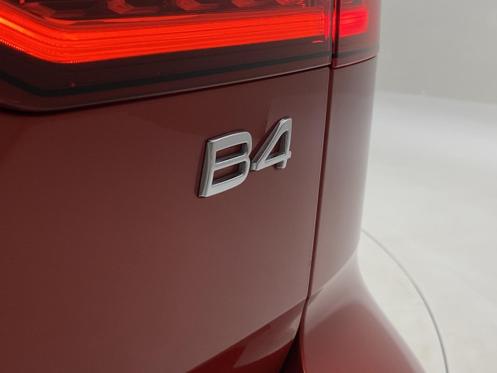 Volvo V60 B4 DARK PLUS AUT CZ