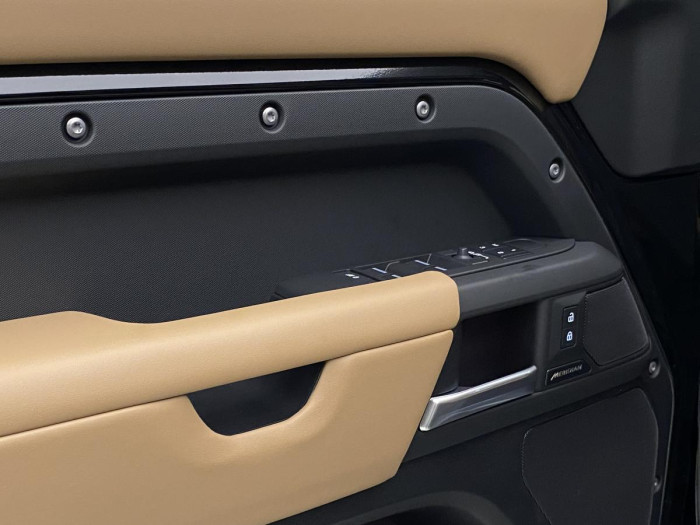 Land Rover Defender 110 D300 X-DYNAMIC HSE AWD AUT 3.0 d Dynamic