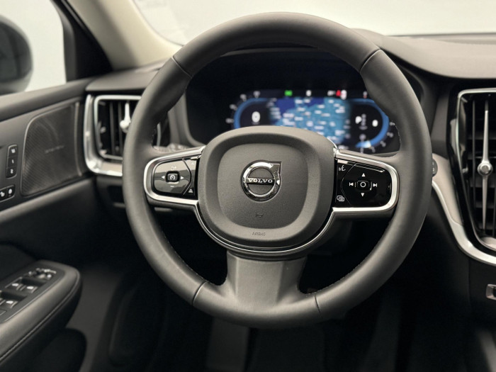 Volvo V60 B4 PLUS DARK 1.maj