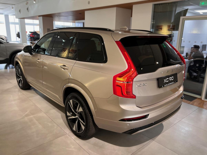Volvo XC90 T8 AWD AUT  PLUS 7-míst 2.0 Plus