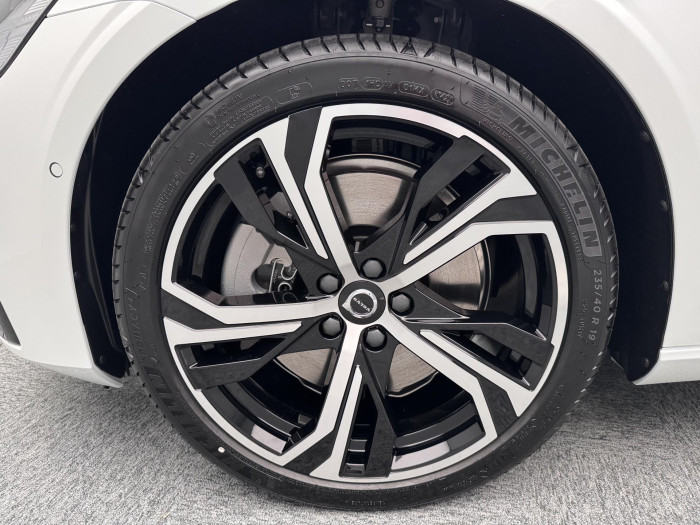 Volvo V60 T6 AWD Plug-in DARK ULTRA