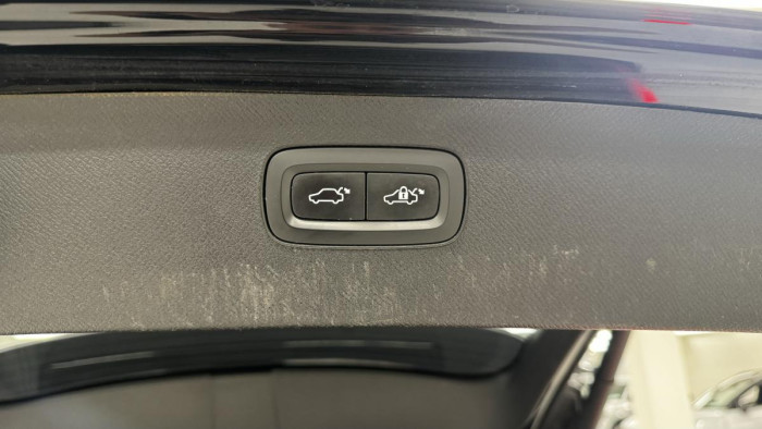 Volvo XC90 D5 AWD R-DESIGN REZERVACE 2.0 d