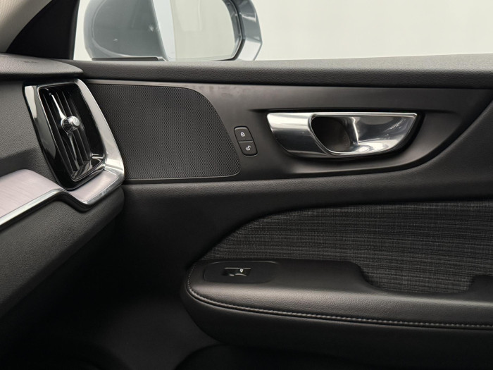 Volvo V60 B4 MOMENTUM PRO AUT CZ 1.maj. 2.0 Momentum