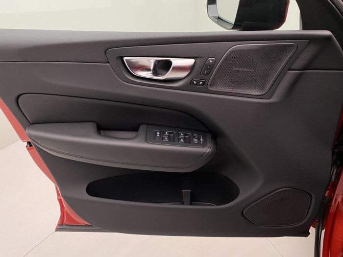 Volvo XC60 B5 AWD DARK PLUS REZERVACE