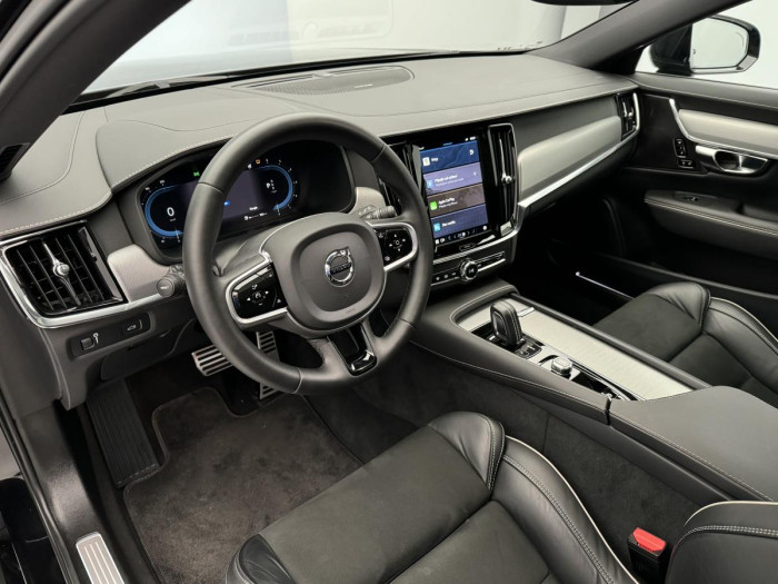 Volvo V90 B4 R-DESIGN AUT REZERVACE