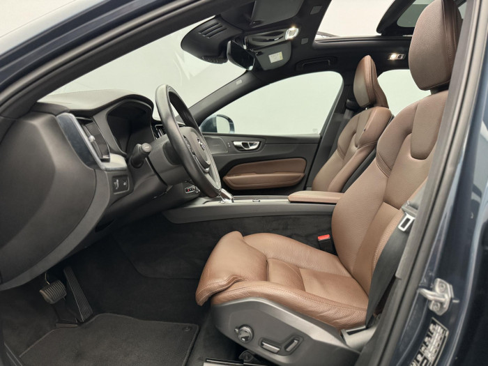 Volvo XC60 B4 AWD INSCRIPTION REZERVACE