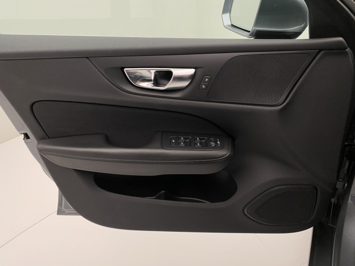Volvo V60 B4 MOMENTUM PRO AUT REZERVACE 2.0 Momentum