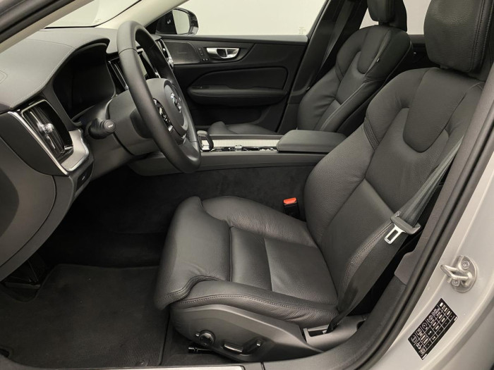 Volvo V60 B4 ULTIMATE DARK AUT REZERVACE
