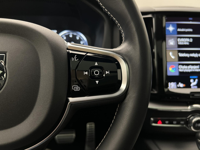 Volvo XC60 T4 R-DESIGN AUT