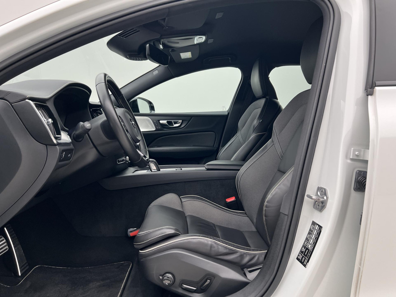 Volvo V60 B3 R-DESIGN AUT 1.maj.