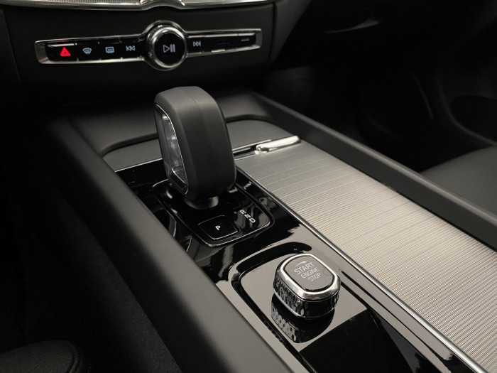 Volvo XC60 B4 AWD PLUS DARK AUT CZ