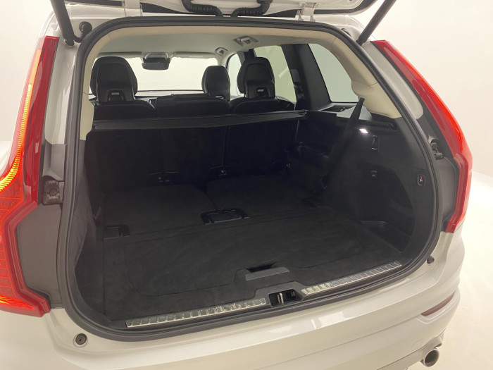 Volvo XC90 D5 AWD MOMENTUM AUT CZ 7míst 2.0 d Momentum