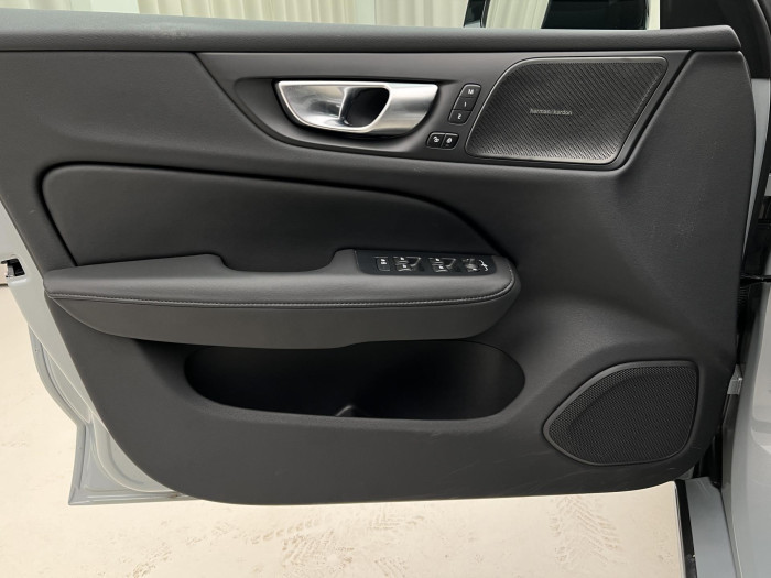 Volvo V60 B4 PLUS DARK AUT 1.maj.