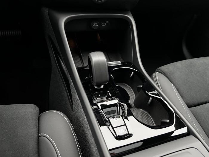 Volvo XC40 B4 DARK ULTIMATE Aut CZ