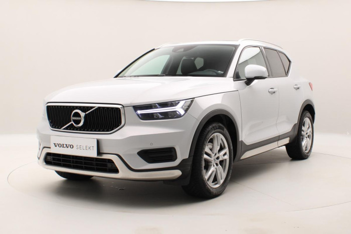 Volvo XC40 D4 AWD MOMENTUM REZERVACE 2.0 d Momentum