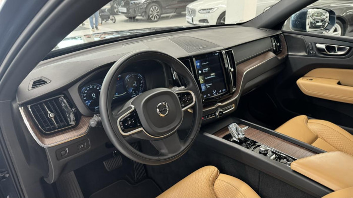 Volvo XC60 B4 AWD INSCRIPTION REZERVACE