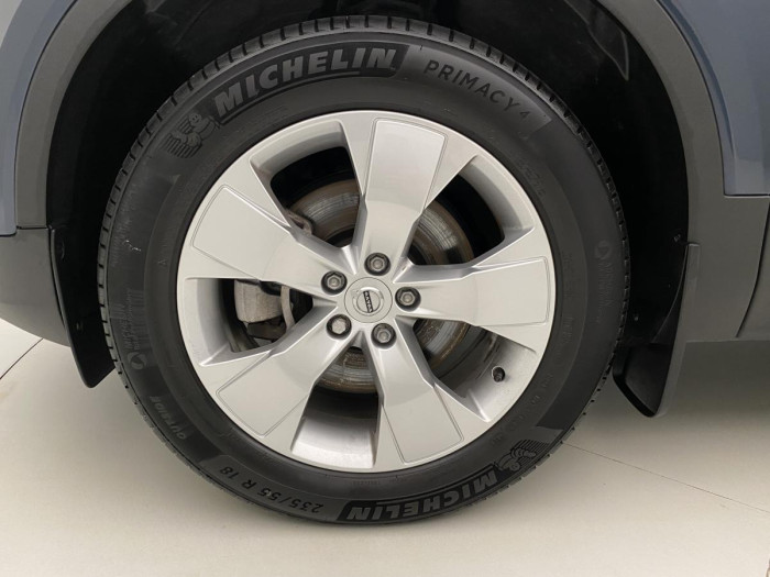 Volvo XC40 B4 MOMENTUM AUT REZERVACE 2.0 Momentum