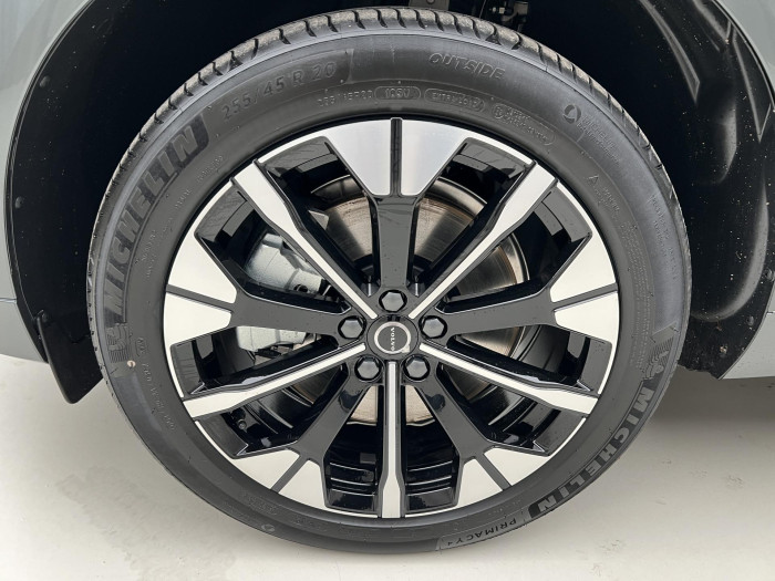 Volvo XC60 T6 AWD RECHARGE DARK ULTRA AUT