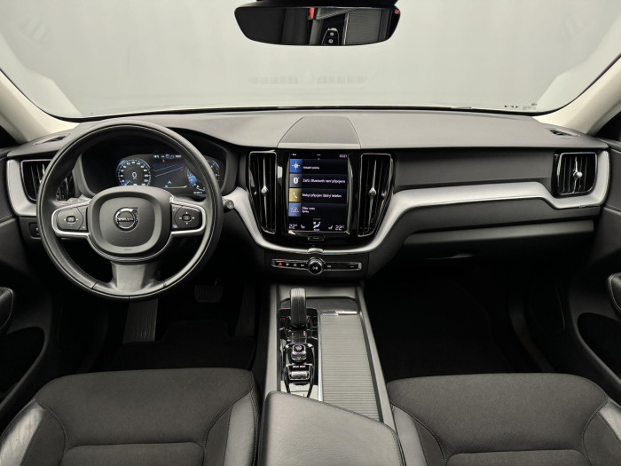 Volvo XC60 B4 MOMENTUM PRO AUT CZ 2.0 Momentum