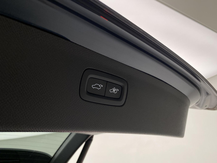 Volvo XC90 T8 AWD RECHARGE DARK ULTRA 7