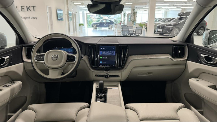 Volvo XC60 B4 CORE NEZÁVISLÉ TOPENÍ AUT