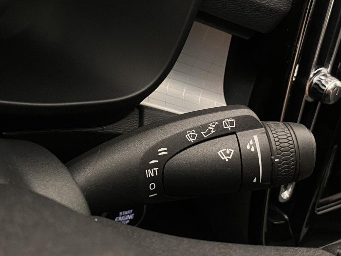 Volvo XC40 B4 MOMENTUM AUT REZERVACE 2.0 Momentum