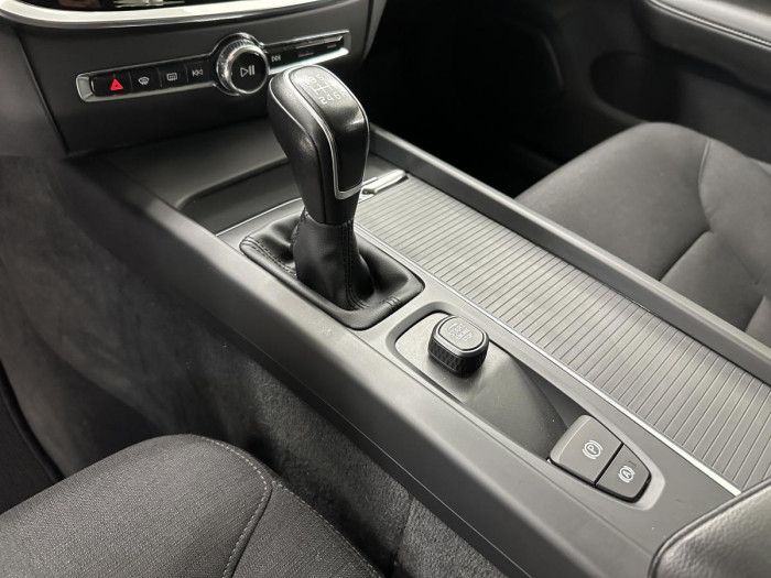 Volvo V60 D3 KINETIC NAVIGACE REZERVACE 2.0 d