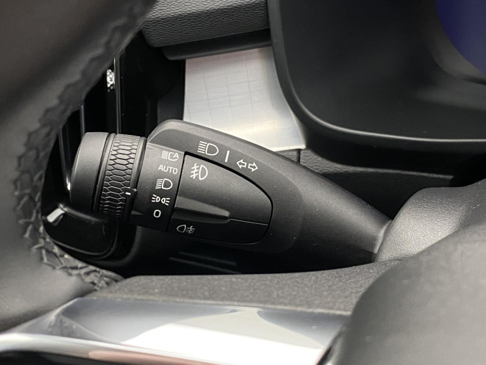 Volvo XC40 B3 DARK PLUS AUT CZ