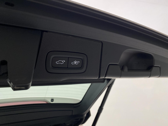 Volvo XC60 B5 AWD DARK PLUS AUT CZ