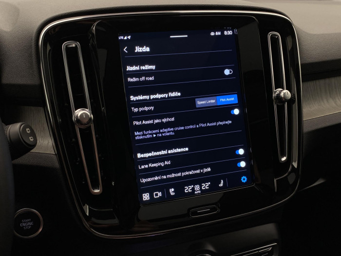 Volvo XC40 B4 AWD DARK ULTRA AUT CZ