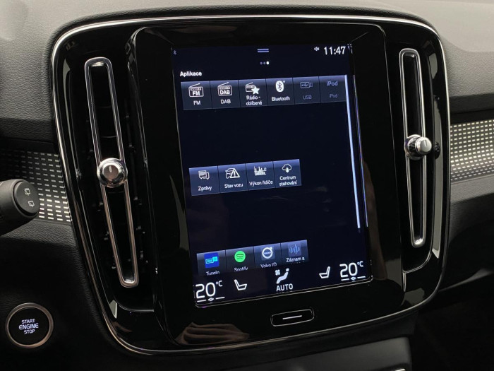 Volvo XC40 B4 R-DESIGN AUT REZERVACE