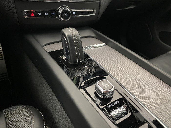 Volvo XC60 B5 AWD R-DESIGN AUT