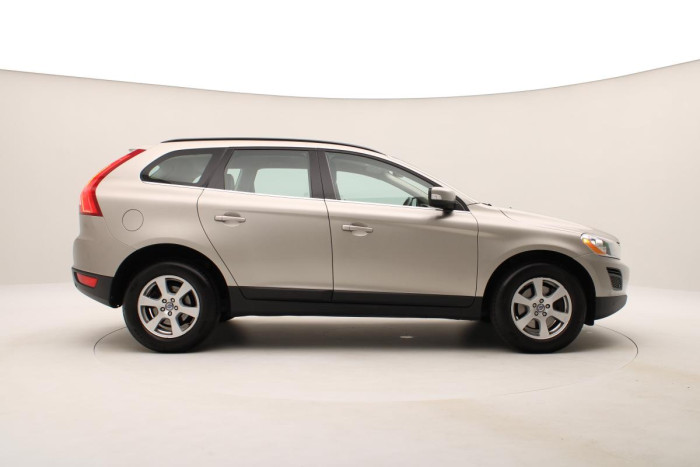 Volvo XC60 D3 MOMENTUM NAVIGACE MAN. 2.0 d Momentum